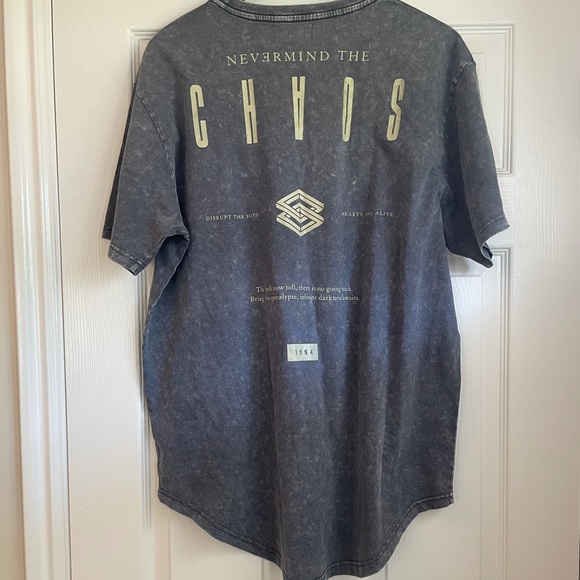 CottonOn Longline Scoop Hem Graphic Tee - Picture 2 of 4